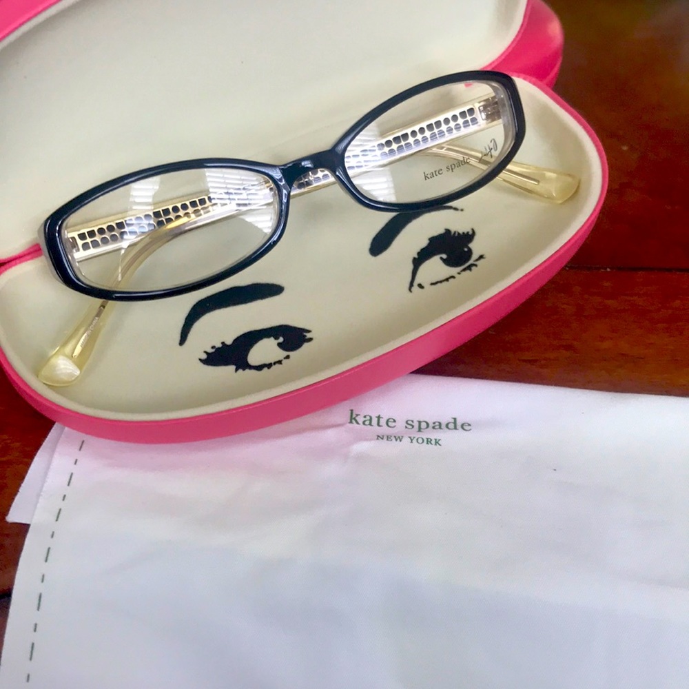 Kate Spade Essie Black outside with PINK inside! New Condition! Fun details!!